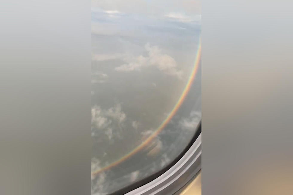 Passenger Shares Video of Full Circle Rainbow Over Illinois
