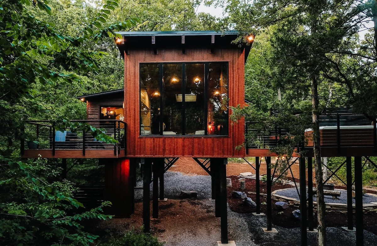 This Missouri Airbnb is a Luxury House Up in the Trees