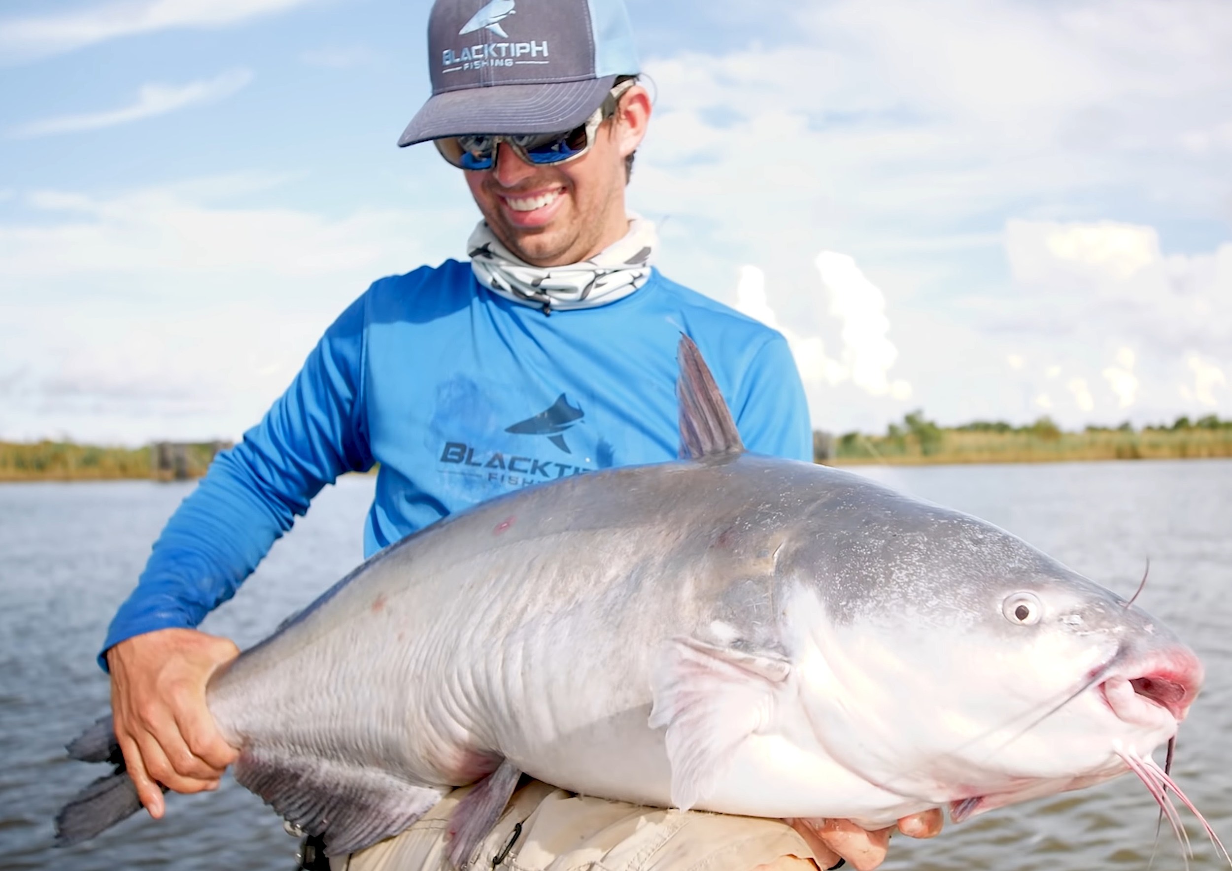 Watch Fishermen Monster Catfish Out the River