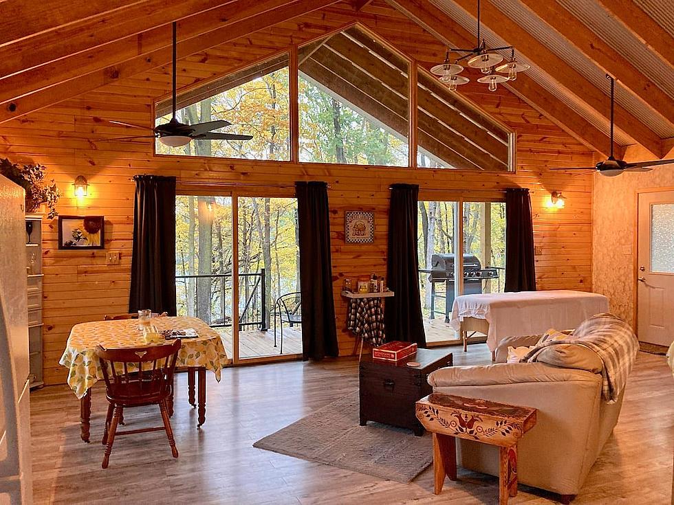 This Highly-Rated Airbnb is a Romantic Carthage, Illinois Cottage