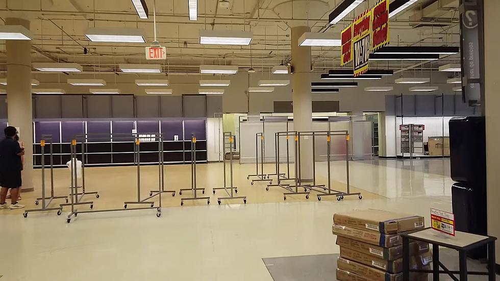 A Lonely Walk Thru the Last Illinois Sears Store as it Closed