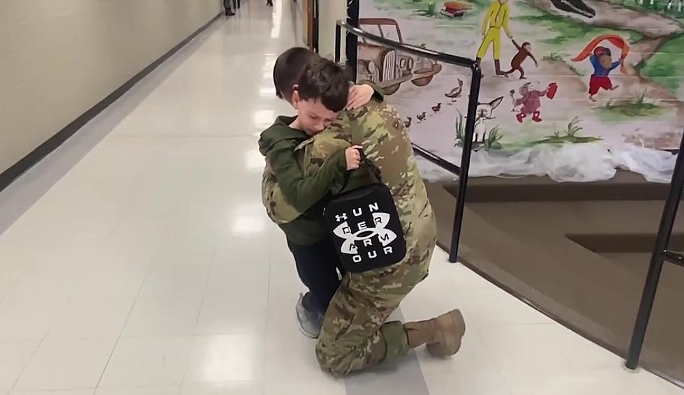 Homecoming - Watch Missouri Army Dad Surprise His Son at School