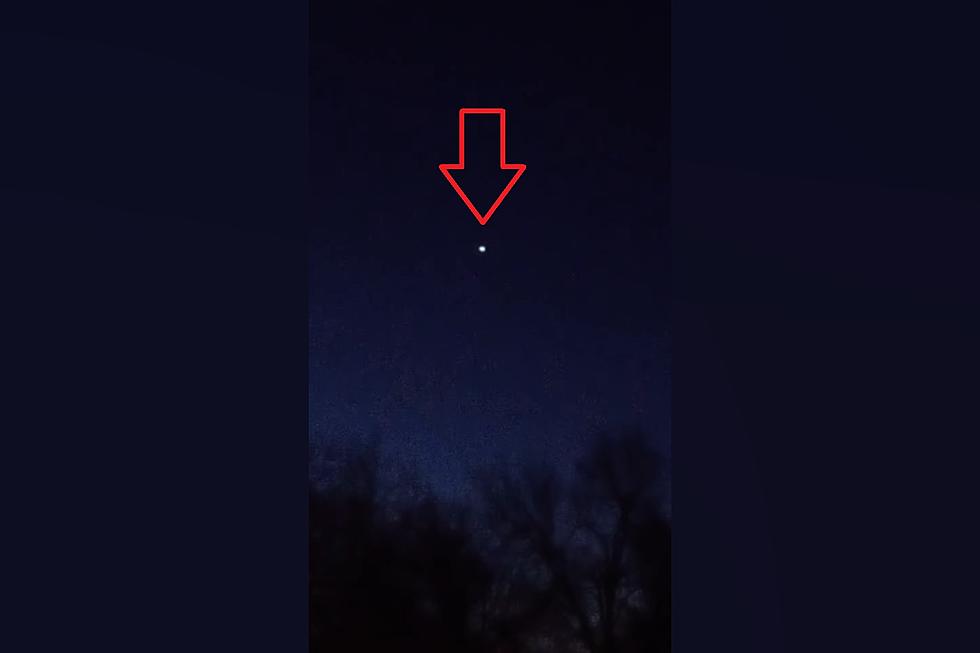 Watch UFO Change Sizes and Freak Out a Guy in Sikeston, Missouri