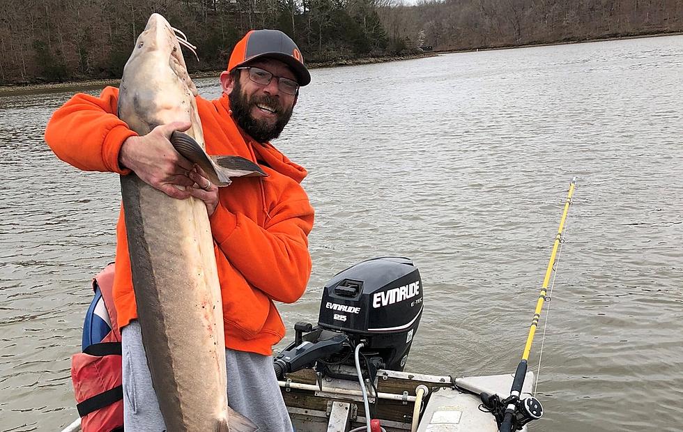 Missouri Fisherman Lands Rare Sturgeon Then Lets it Go