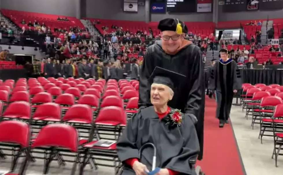 90-Year-Old Illinois Great Grandma Finally Got Her College Degree