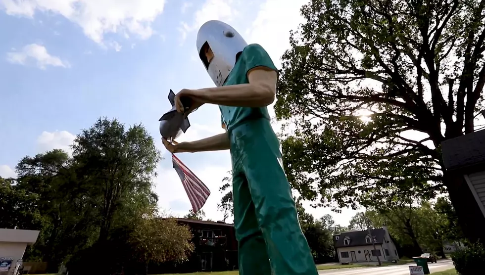 Don&#8217;t Freak Out If You Drive Past this Giant Illinois Muffler Man