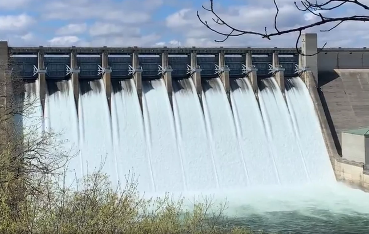 Watch Missouri’s Table Rock Dam Unleash 10,000 Cubic Ft of Water