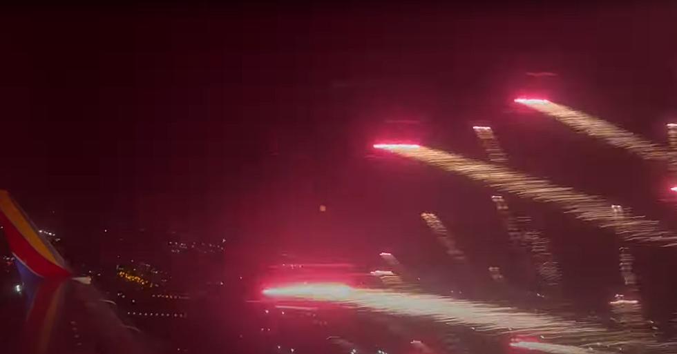 Watch a Jet Taking Off from Chicago Fly Through Big Fireworks