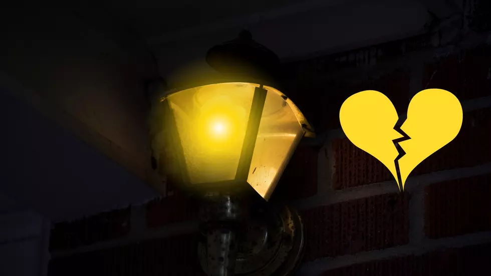 Heartbreaking Reason Why Many in Missouri Use Gold Porch Lights