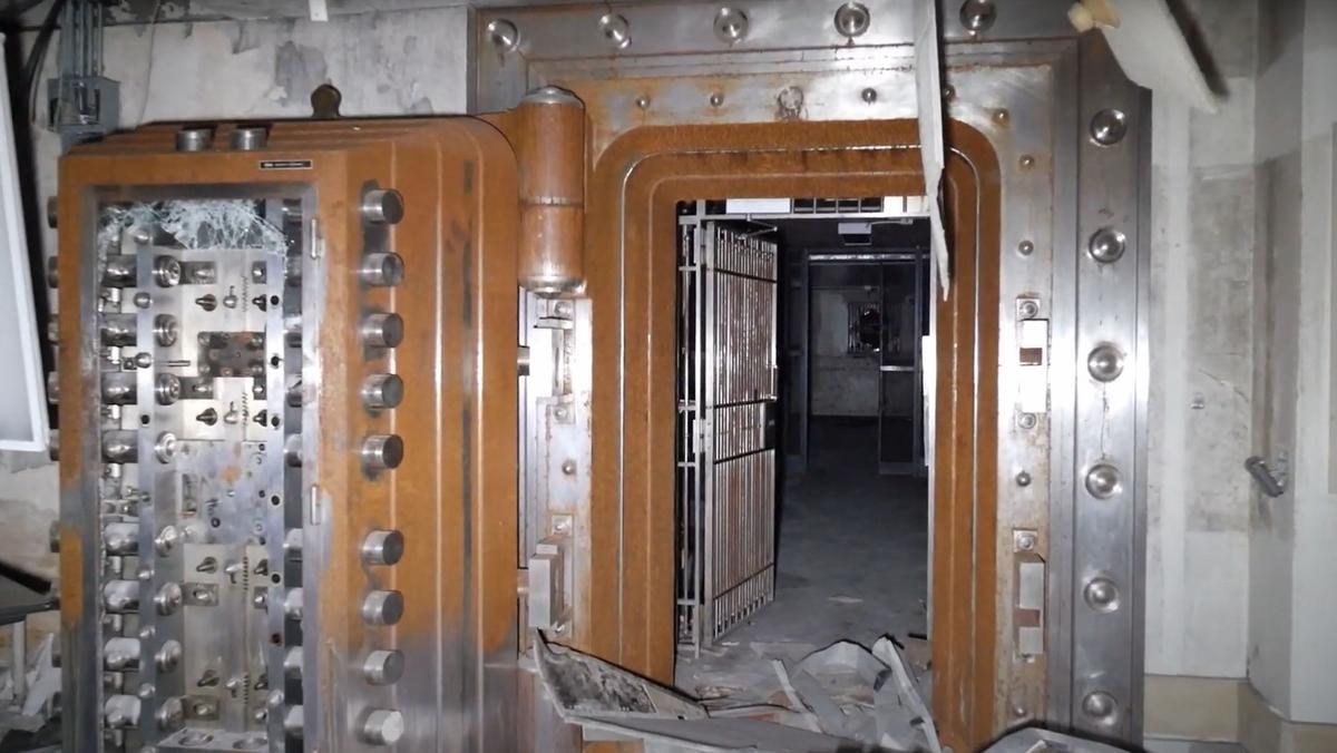See Inside Abandoned Missouri Federal Reserve, Vaults Open