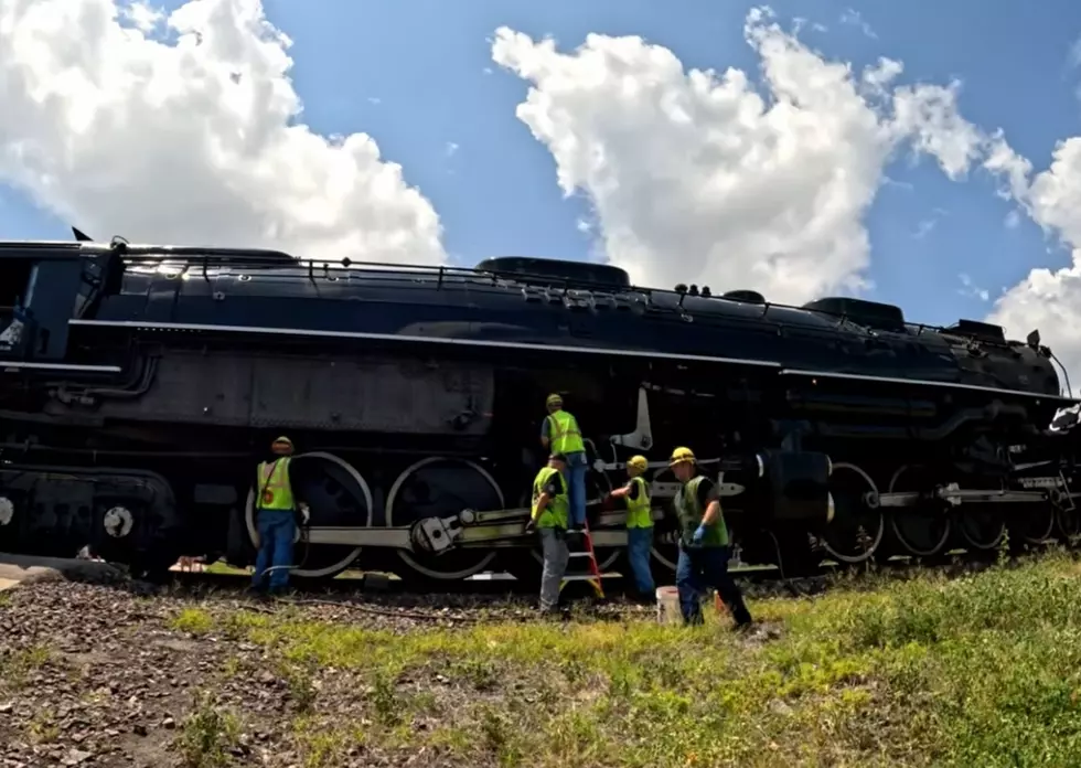 VIDEO: Legendary Big Boy Train Stops Unexpectedly in Missouri
