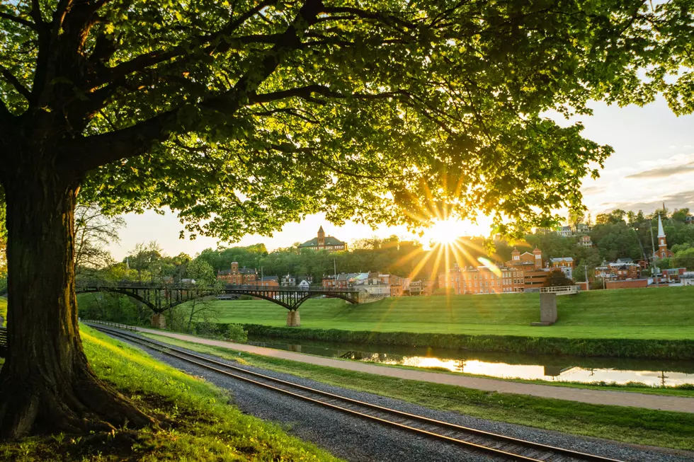 One of America’s 16 Best Fall Towns Is in Illinois