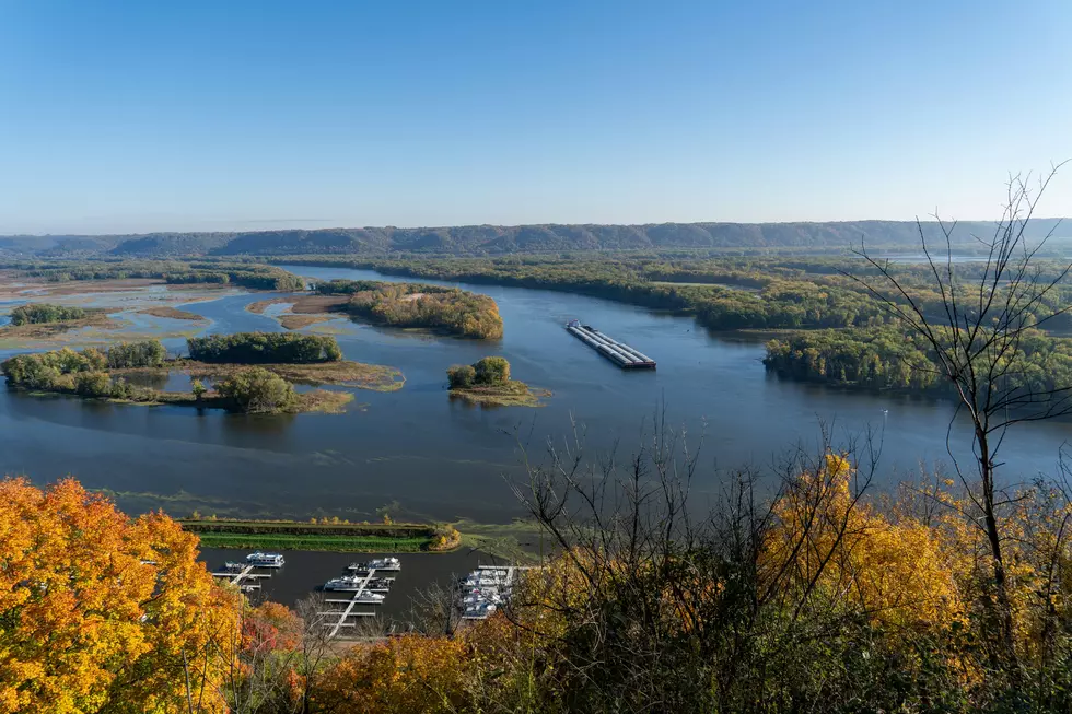 VIDEO: Illinois Chateau Has Stunning Mississippi River Views