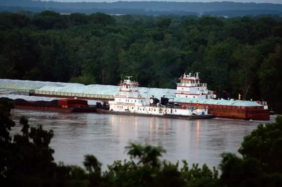 Barge Traffic Resumes on the Mississippi