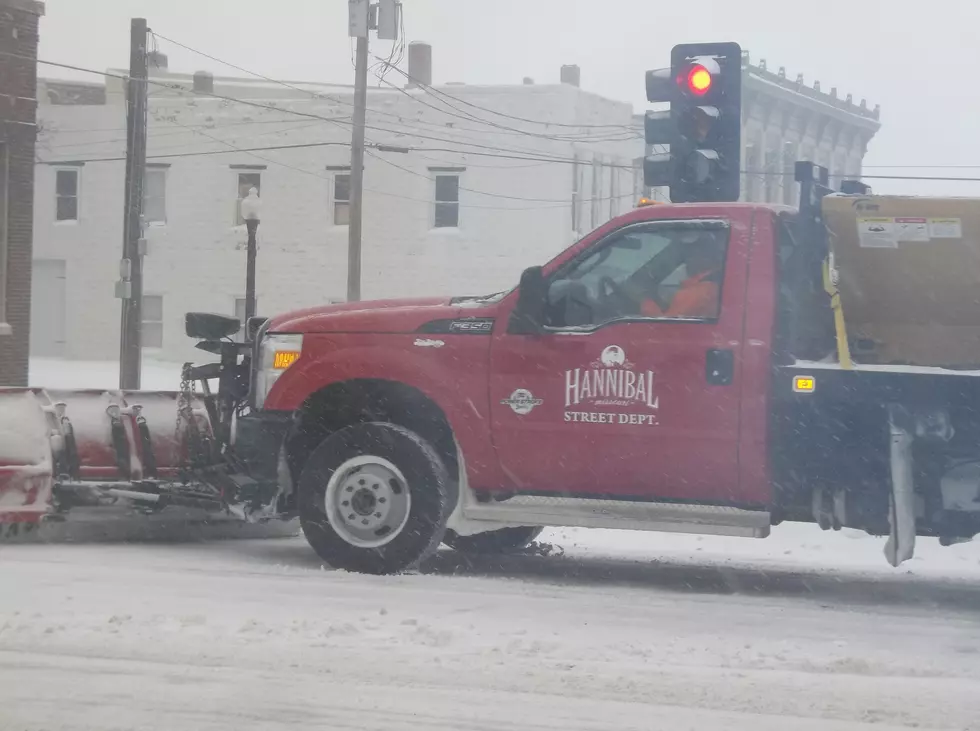 Snowstorm Snarls Traffic in NE Mo and Western Il