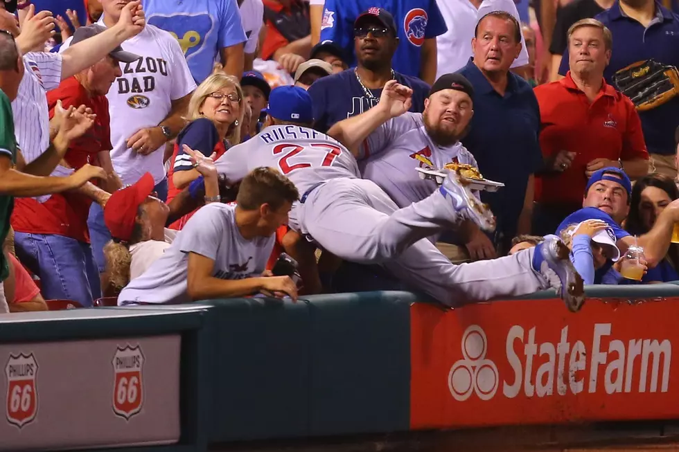 Russell brings nachos to Cards fan, Cubs near Central clinch