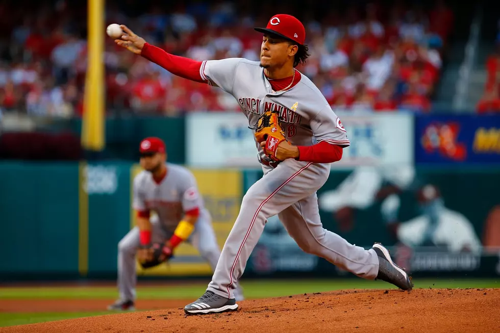 Castillo helps Reds shut down Cardinals