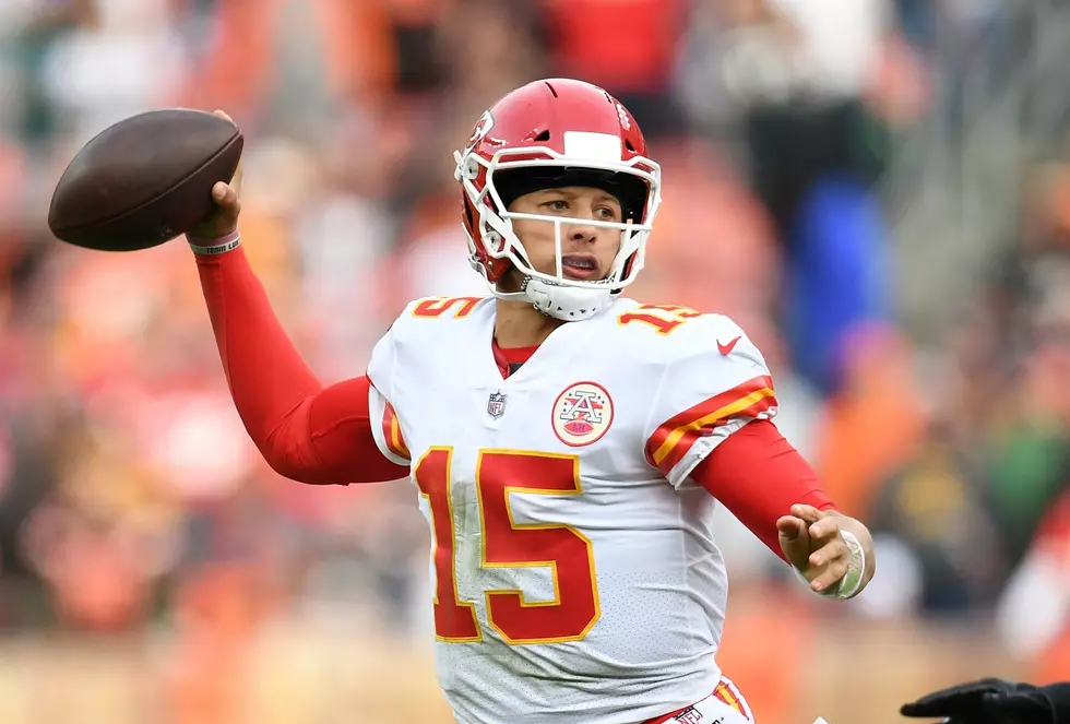 Magic Mahomes: KC quarterback throws 3 TDs, Chiefs go to 8-1