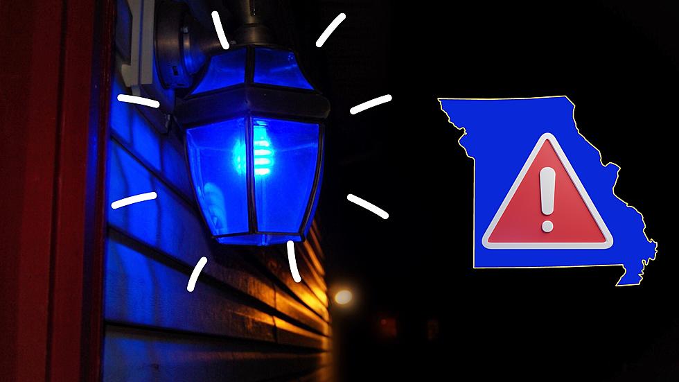 See a Flashing Porch Light in Missouri? Call the Police ASAP