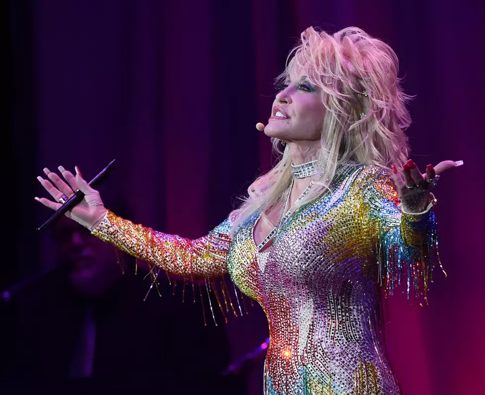 Dolly Parton Wants To Give You a Christmas Memory