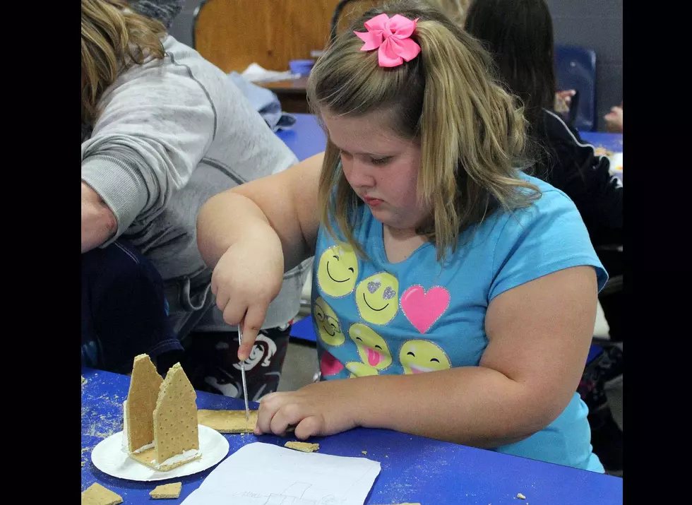 Parkview Adds ‘STEM’ to Gingerbread House Activity