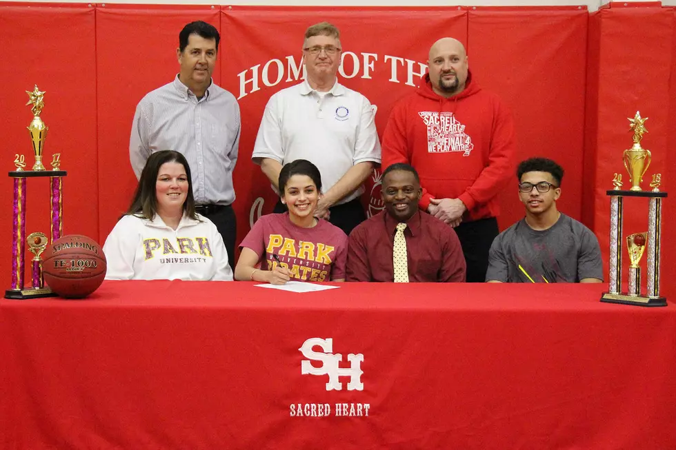 Sacred Heart’s Anjanae Williams Signs with Park University