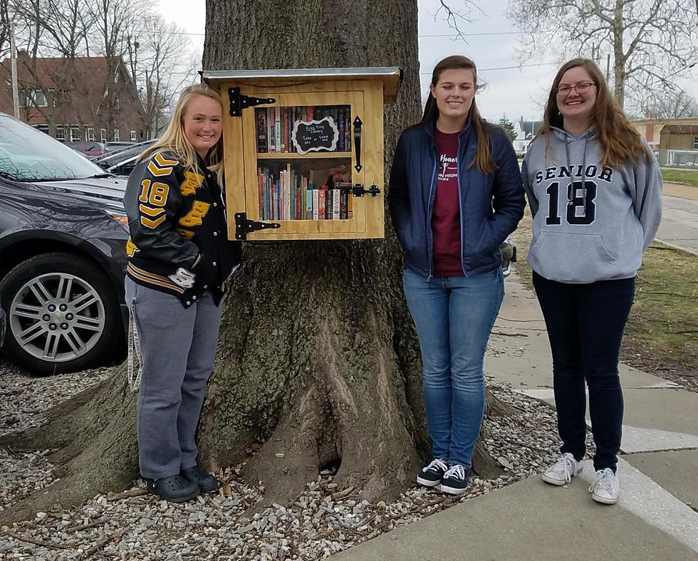 Smith-Cotton NHS Members Install Tiny Libraries