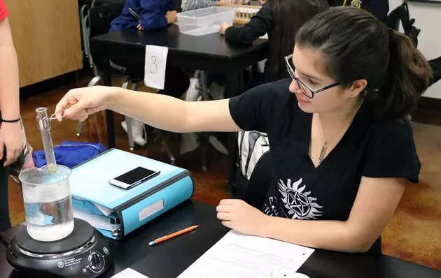 Smith-Cotton Freshmen Perform Lab Tests to Solve Mystery