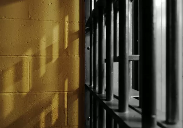 Jail Guard Charged with Cooperating with Drug Dealers