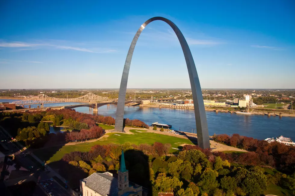 Plane Lands, Intentionally, in River Near Gateway Arch