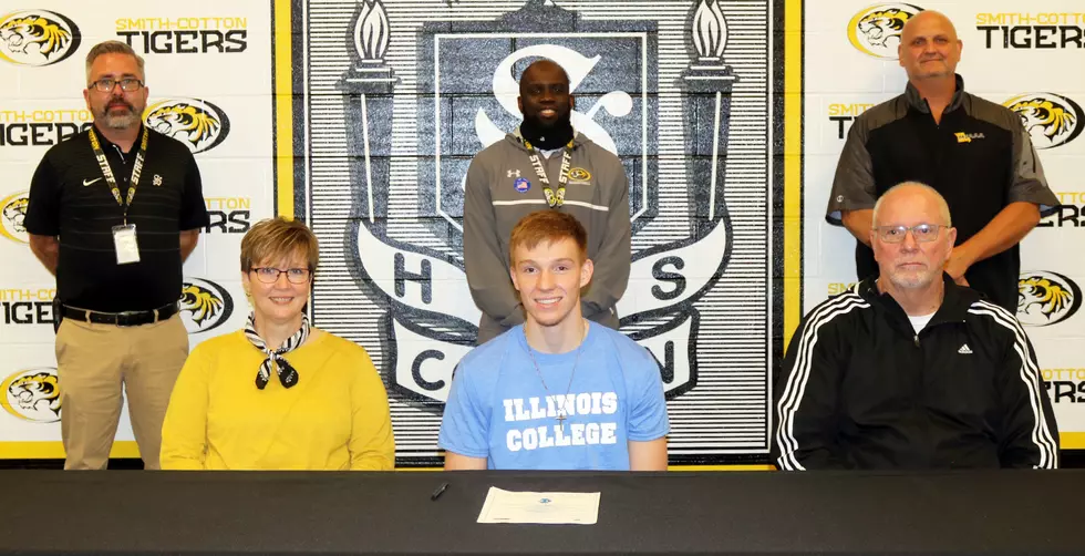 Smith-Cotton’s Thompson Signs With Illinois College