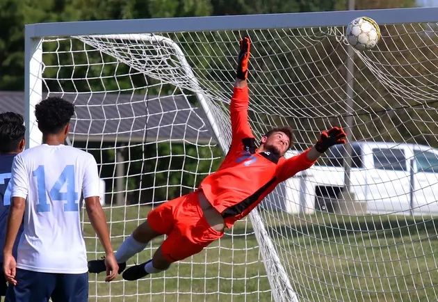 Soccer Roadrunners Fall to SECC in Home Opener