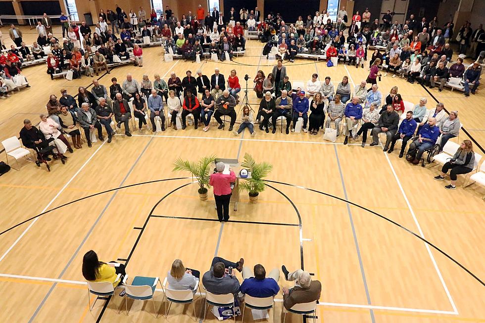 Hundreds Attend Heckart Community Center Grand Opening