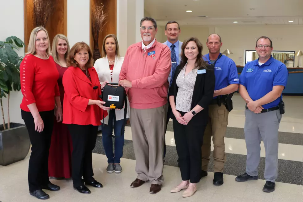 Bothwell Foundation Presents AED to SFCC for Thompson Conference Center