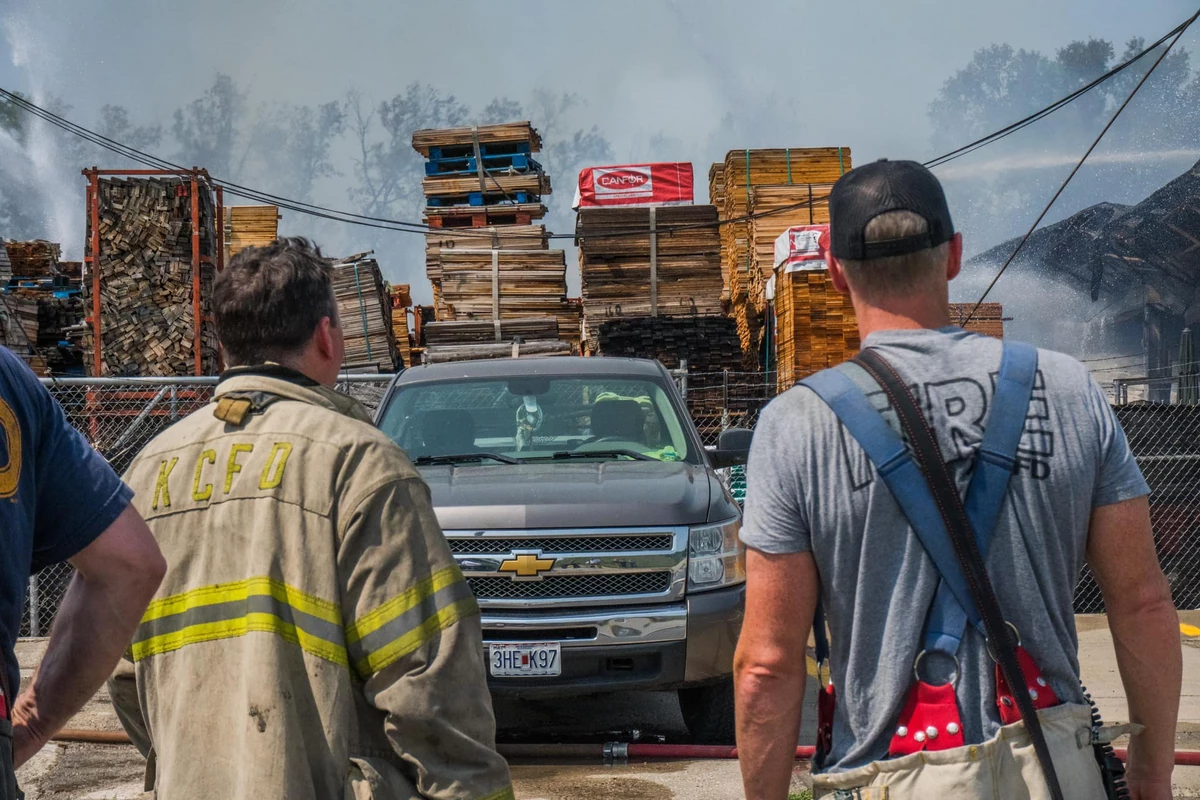 KC Firefighters Battle Blaze at Pioneer Pallets Warehouse