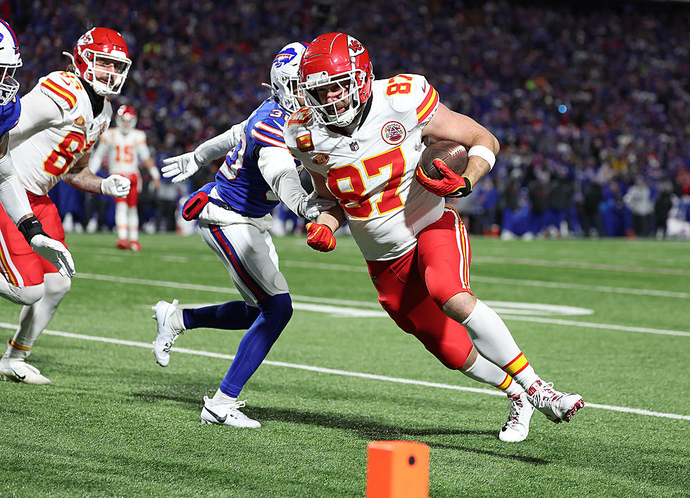 Kelce scores twice and Chiefs beat Bills 27-24 to advance 