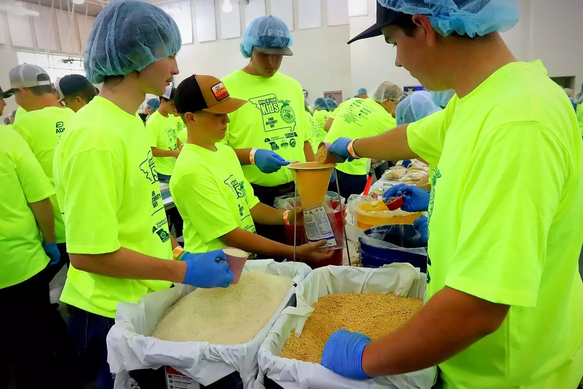 Missouri FFA Members Converge on Fairgrounds to Help Feed Hungry