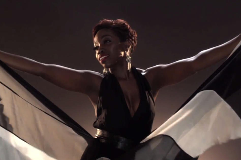 Estelle Takes Viewers Into Her World in ‘Wonderful Life’ Video