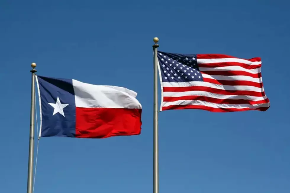 True of False? Texas Flag Allowed To Fly At Equal Height to US 