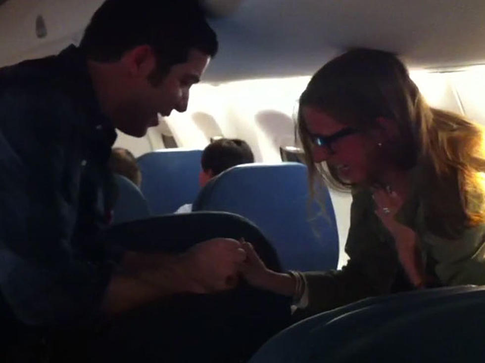Chicago Man Proposes to Girlfriend on Delta Air Lines Flight [VIDEO]