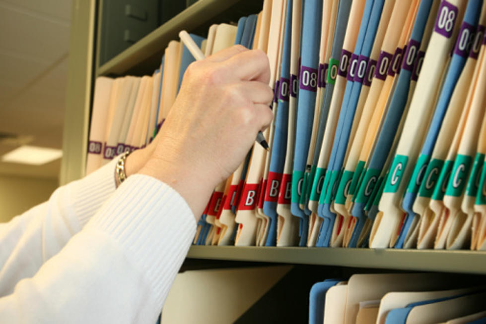 Study: Patients Want to Read Medical Chart, Doctors Apprehensive