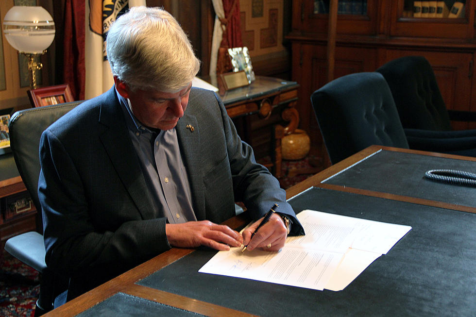 Snyder Signs Funding Bill to Allow Flint to Move Back to Detroit Water