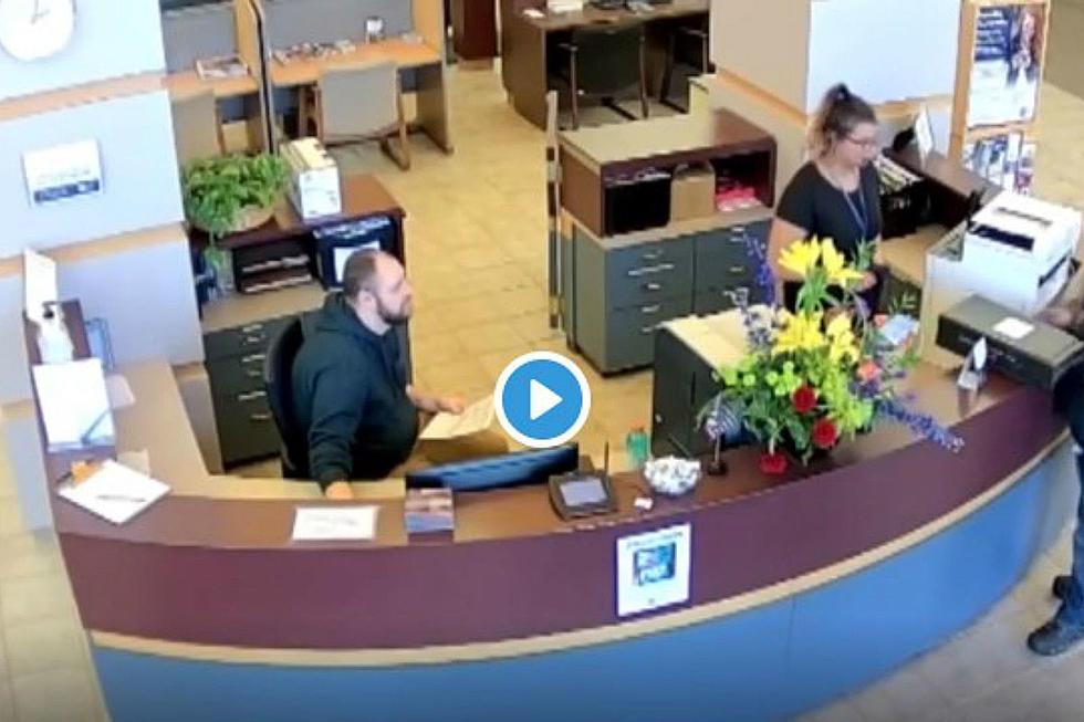 Michigan Man Finds $27k on the Ground and Does the Right Thing [VIDEO]