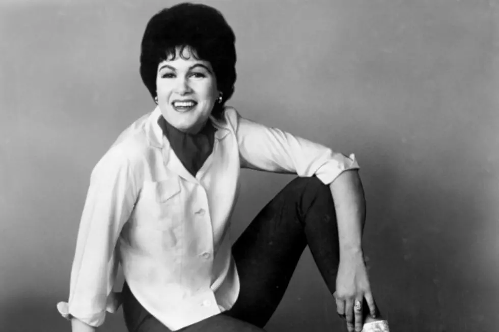 Patsy Cline Signs First Contract