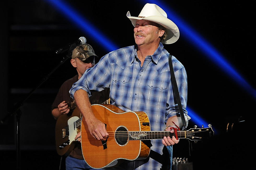 Alan Jackson Won’t Stray From Country Sound, Tips Hat to Taylor Swift