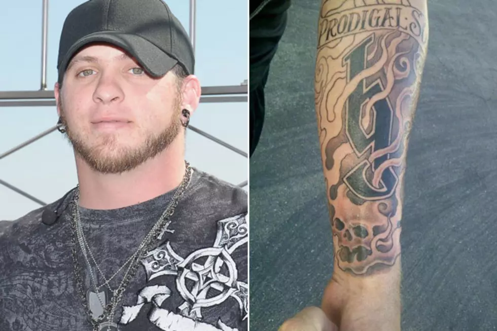 Brantley Gilbert Gets a New Tattoo