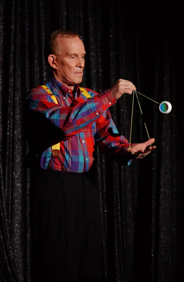 Tom-Smothers-With-Yo-Yo-from-Amanda-Edwards-Getty-Images.jpg