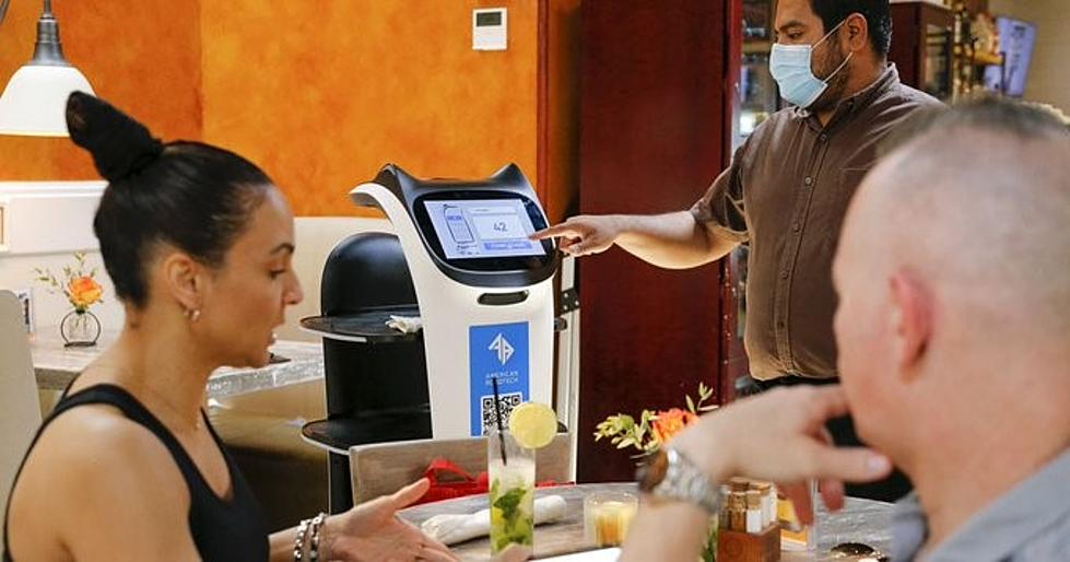 [VIDEO] These Waiter Robots Are Serving People at This Texas Restaurant