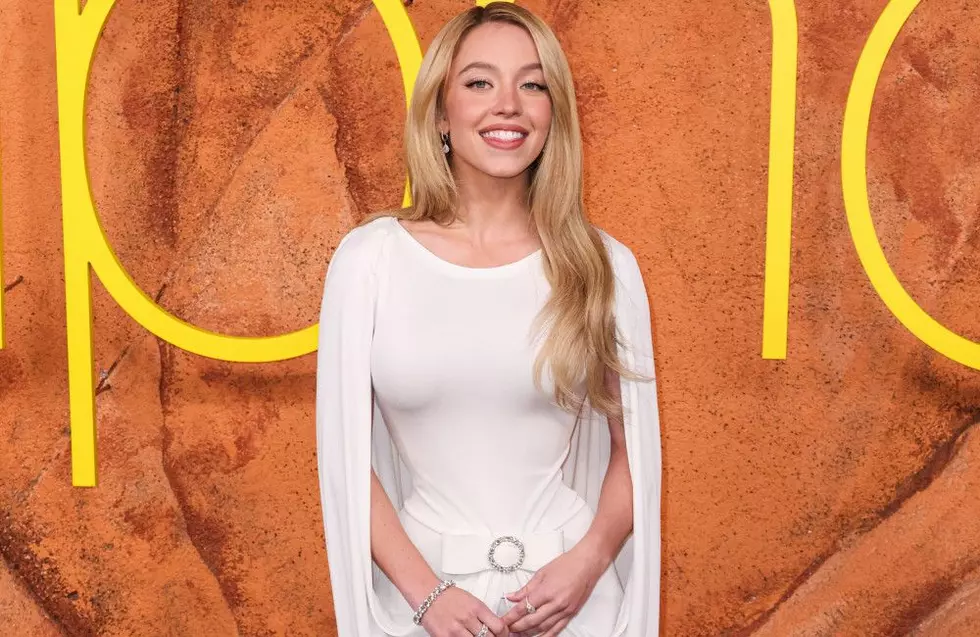 Sydney Sweeney and Scooter Braun take romance to new heights
