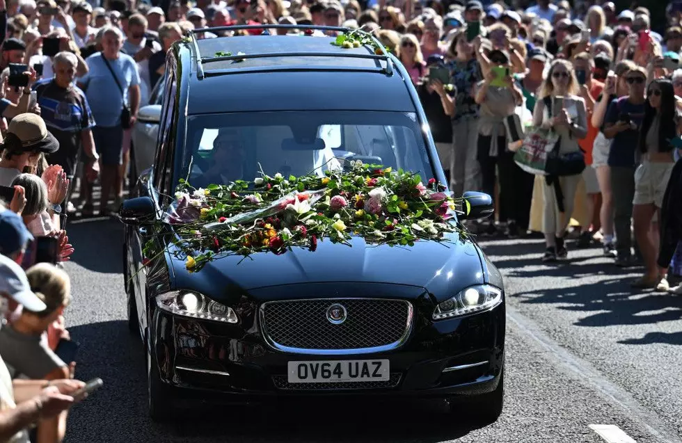 Bonnie Tyler fans gather for memorial procession